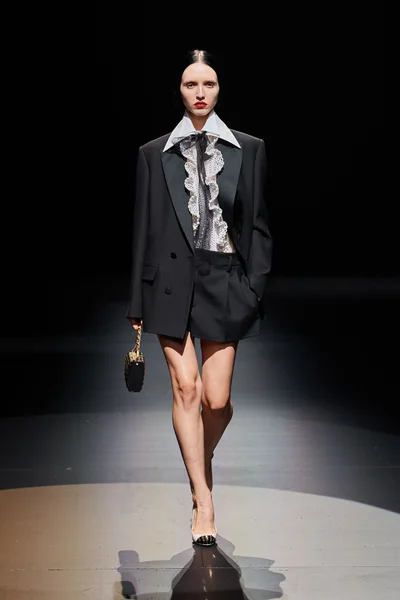 Look 19